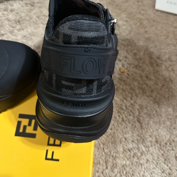 Fendi Men's Black Low-Top Logo-Panel Sneakers - Picture 3 of 4
